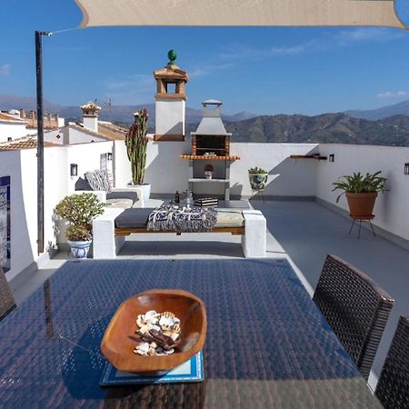 Rooftop Terrace & Panoramic Mountain View'S Villa Cutar Exterior photo