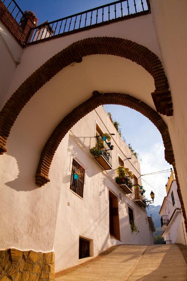 Rooftop Terrace & Panoramic Mountain View'S Villa Cutar Exterior photo