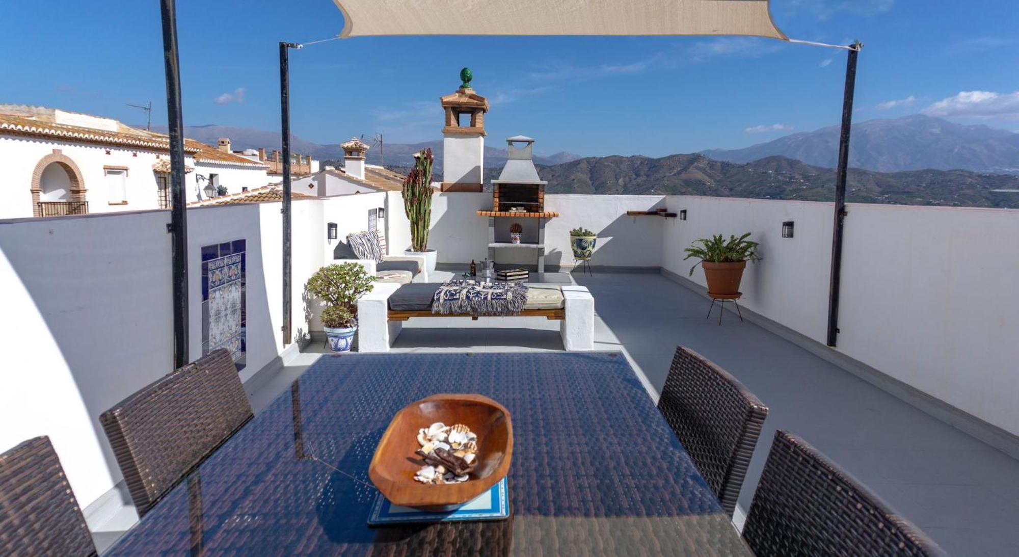 Rooftop Terrace & Panoramic Mountain View'S Villa Cutar Exterior photo